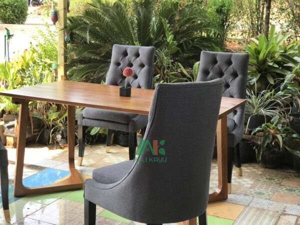 AKDN17-Meja Makan Solid 4 Kursi Sofa