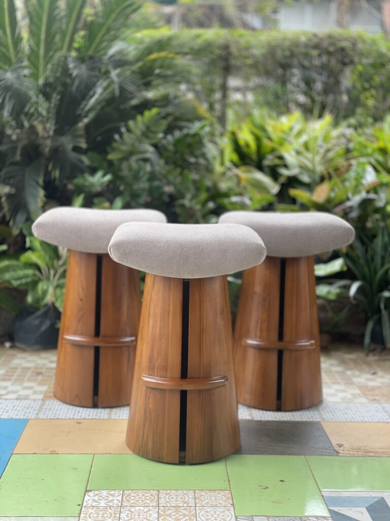 Kursi Tanpa Sandaran