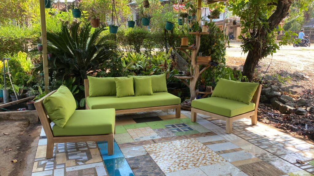 7 Tips Memilih Sofa Kayu Solid