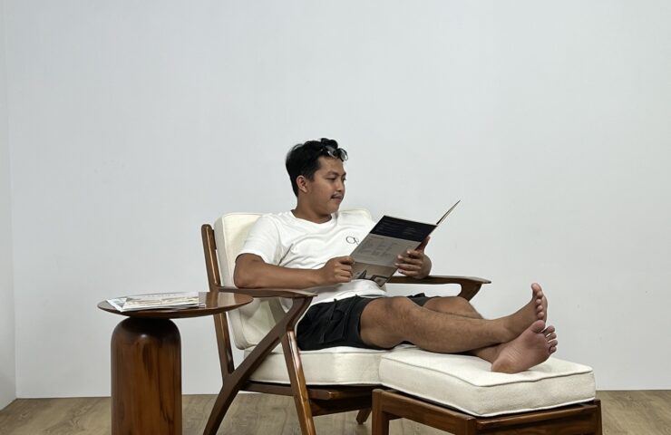 Lounger Kursi: Pilihan Santai Elegan dengan Kayu Solid
