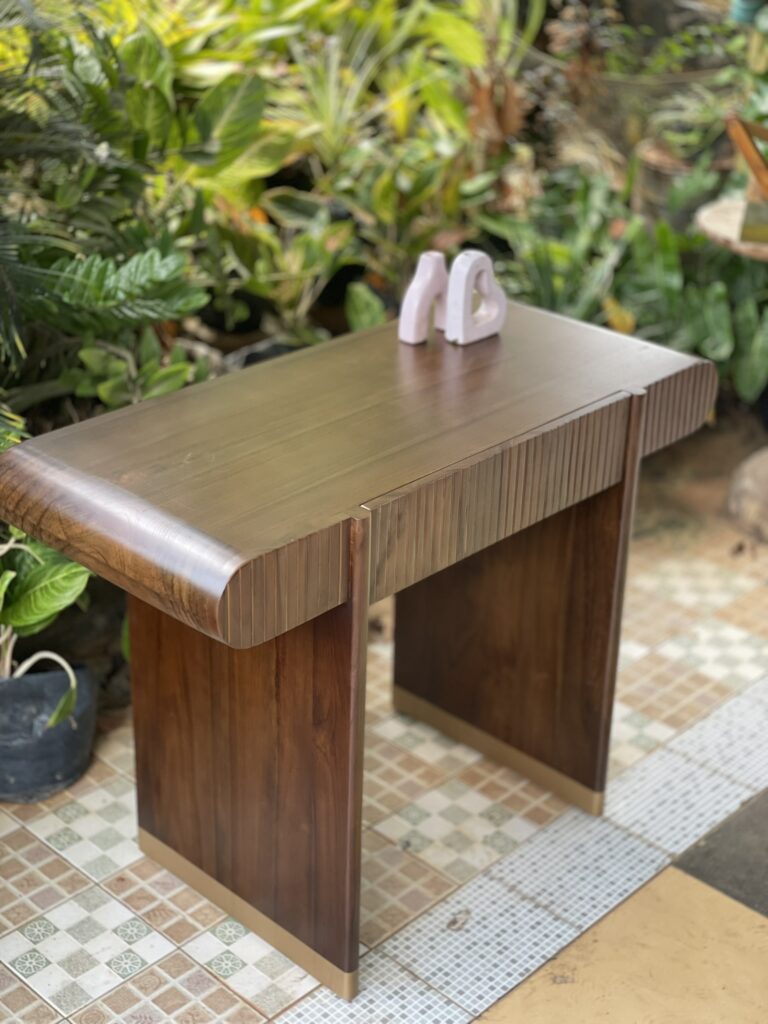 Inspirasi Console Table Minimalis